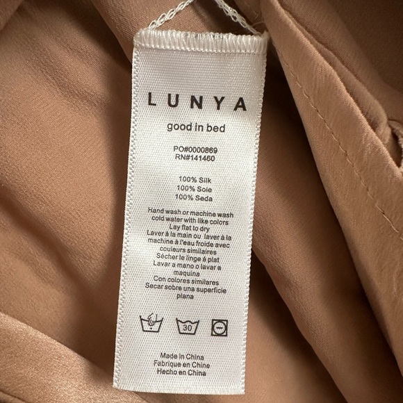 Lunya Short Washable Silk Robe (sold out color) - Picture 10 of 12